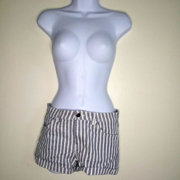 H&M 5-pocket gray and white striped shorts - Picture 10 of 10